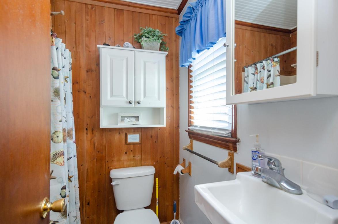 The Pelican Hidden Treasure Inn Room 2 By Bryant Real Estate Kure Beach Extérieur photo