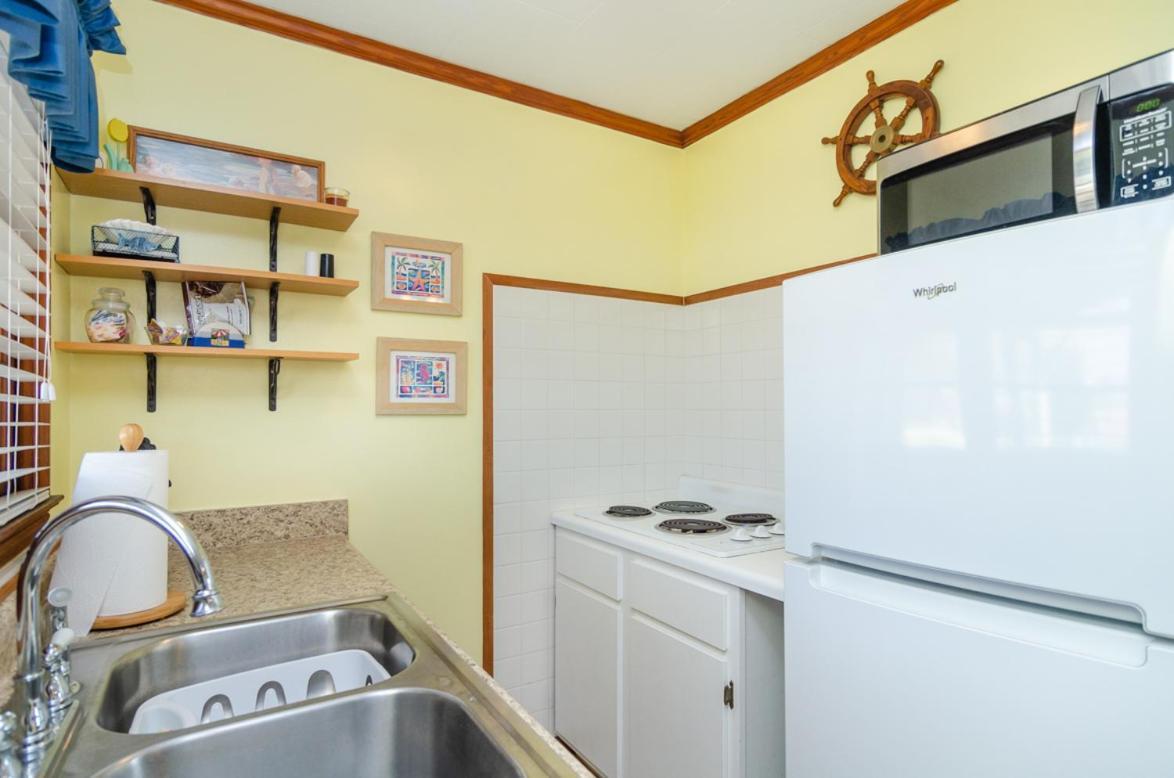 The Pelican Hidden Treasure Inn Room 2 By Bryant Real Estate Kure Beach Extérieur photo